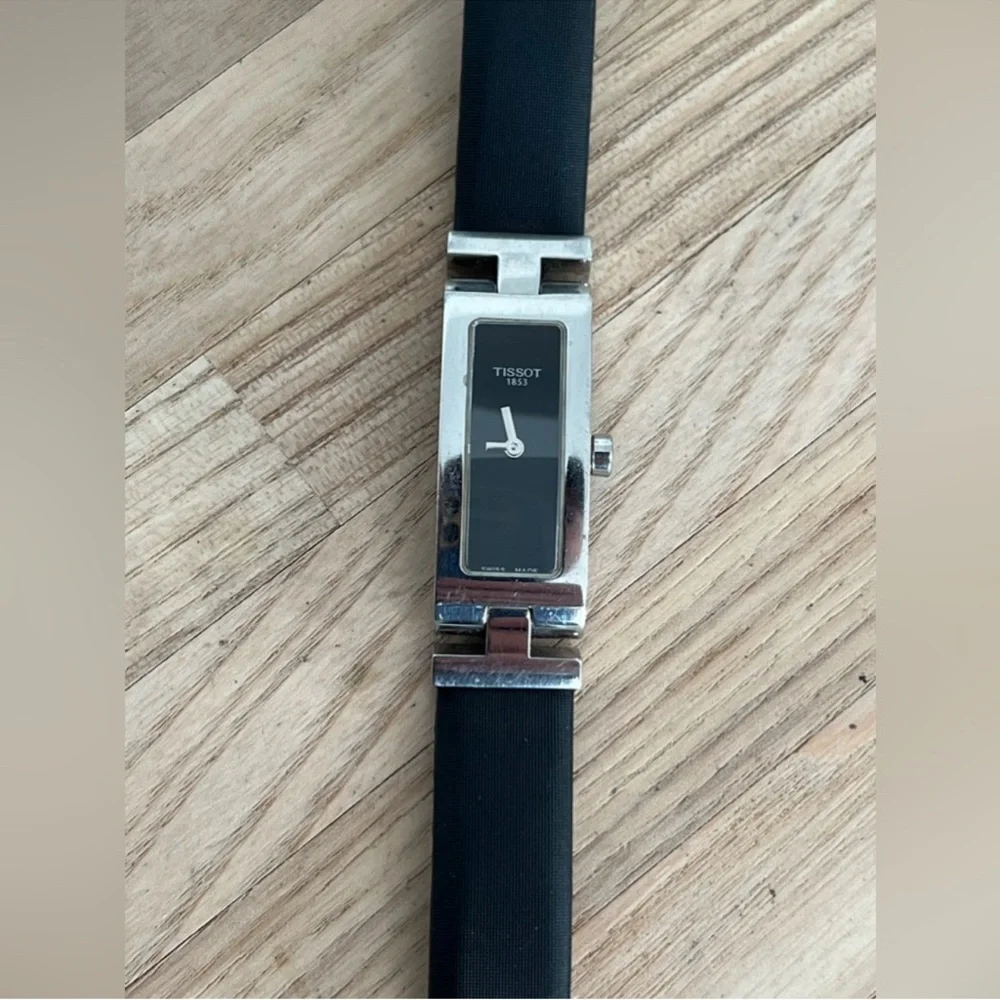 Tissot Ladies Watch Equi-T Stainless Case Black Dial Genuine Leather Strap Rare